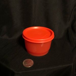 🧡🧡Tupperware snack cup